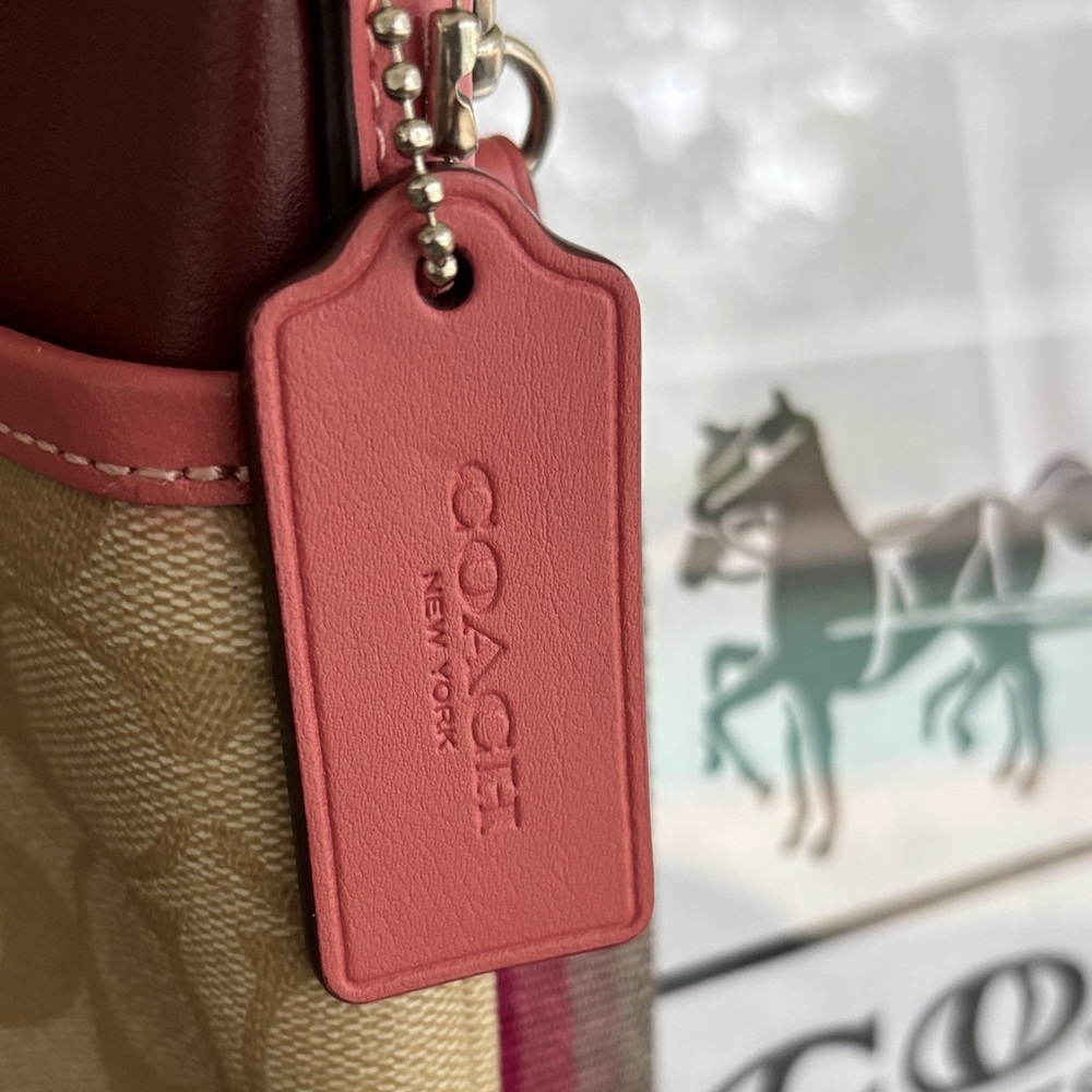 Coach signature file Beige and Burgundy Crossbody Bag - Picture 4 of 12